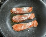 鮭のムニエル。醤油麹マヨソース。作り方3写真