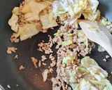 豚ひき肉とキャベツと卵の焼きうどん作り方5写真