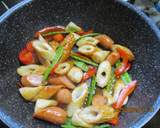 ウィンナーときぬさや豆のケチャ炒め😋♪作り方4写真