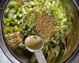 豚焼肉とネギニラの醤油ラーメン作り方1写真