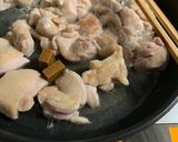 鶏もも肉と小松菜のミルク煮（コンソメ）作り方3写真