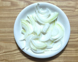 超簡単⭐︎新玉ねぎともずくの和え物作り方3写真