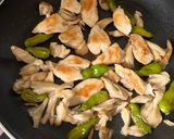 ささみと舞茸とししとうの味噌マヨ炒め作り方3写真