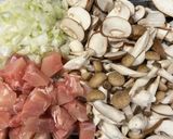 鶏肉ときのこの旨みたっぷり🍄チーズリゾット🧀✨作り方1写真