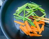 塩レモン風味の海鮮サボ入り焼きそば作り方4写真