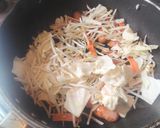 カット野菜とソーセージの醤油焼きそば作り方3写真