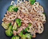 簡単夕飯主菜れんこんブロッコリー豚こま中華炒め作り方8写真