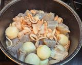 豚バラと里いもとこんにゃくの煮物作り方4写真
