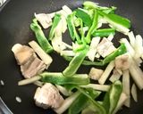 時短：鶏もも肉と野菜のほんのり味噌炒め作り方3写真