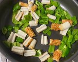 食べるまで6分！クタクタピーマンと竹輪の炒め物作り方4写真