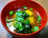 モリンガの生葉のお味噌汁 かぼちゃと若布作り方5写真