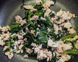 とっても簡単★鶏そぼろのほうれん草炒め作り方3写真