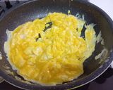 カレー香る♪しめじとふんわり卵の炒めもの作り方1写真