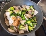 〜ブロリー&しめじ&大根の味噌マヨ炒め〜作り方8写真