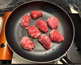 お手軽！とろ甘新玉ねぎの肉巻きすき焼き風作り方3写真