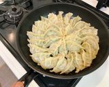 栄養満点✨廃棄0！レタスの外葉ぎょうざ作り方5写真