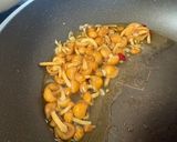 なめこのペペロンチーノパスタ❣️作り方1写真