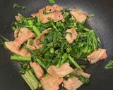 豚バラと春菊のサッと炒め作り方5写真