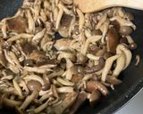 簡単🩷2種のキノコの香ばし醤油✨卵炒め作り方3写真