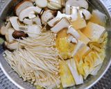 主菜簡単夕飯！野菜たっぷり白菜と豚肉のきのこ鍋作り方6写真