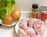 旨み濃縮！手羽元とセロリの無水カレー作り方1写真