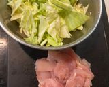 キャベツと鶏胸肉の味噌カレースープ作り方1写真