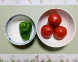 簡単ランチ！トマトとピーマンのナポリタン作り方1写真