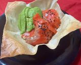 サーモンとアボカド丼(春巻きの皮の器作り方8写真