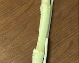 ウドのきんぴら（肉入り）作り方1写真