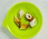 ワンボールレンジうどんの具、温玉竹輪作り方2写真