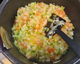 野菜たっぷり！優しいコンソメスープ作り方1写真