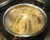 釜玉うどんと小麦粉で作った麺で釜玉うどん作り方11写真