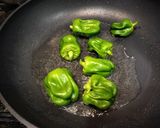 フライパンで焼くだけ!ピーマン丸ごと焼き作り方2写真