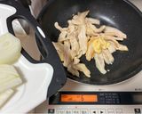 牛丼味付けで豚トロどんぶり😋作り方2写真