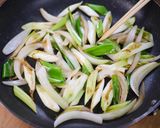 鶏ともやしのスタミナ甘辛みそ炒め😋🍚作り方4写真