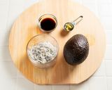 しらすとアボカドのわさび醤油和え作り方1写真