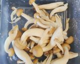 しめじとベーコンのコンソメ炒め作り方1写真