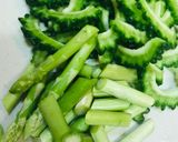レトルト●アスパラ＆ゴーヤーの目玉カレー作り方1写真