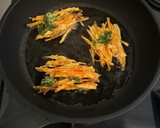 ☆簡単☆にんじんのカレー風味かき揚げ作り方5写真