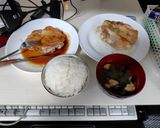 鶏ソテー活用　焼き肉のたれマヨご飯作り方1写真