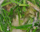 栄養満点◎さば缶とニラのみそ汁作り方3写真