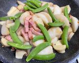 スナップエンドウとカブとベーコンの炒め物作り方8写真