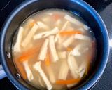 栄養満点☆油揚げ人参・ほうれん草の味噌汁作り方5写真