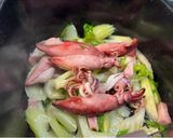 釜茹でヤリイカとセロリの牡蠣醤油炒め作り方3写真