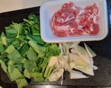 長ネギとホウレン草で♪アツアツ豚こま丼作り方1写真