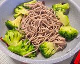 ブロッコリー♡ペペロンチーノ風♡蕎麦〜作り方5写真