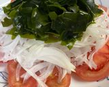 新玉ネギ美味しいトマトとワカメのサラダ作り方5写真