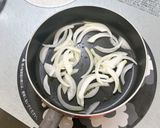 塩茹でそら豆と新玉ねぎのクミン炒め作り方1写真