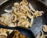 隠し味は醤油！ご飯が進む極上ビーフストロガノフ作り方2写真