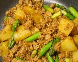 アスパラと豚ひき肉のオイスターカレー炒め作り方6写真
